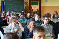 Na fotografii widać uczniów klas VIII w trakcie spotkania profilaktycznego w SP nr 5 w Mikołowie w dniu 04.10.2019 r.