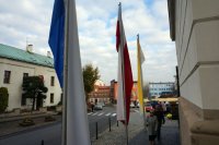 Na fotografii: flagi przed wejściem do Bazyliki św. Wojciecha w Mikołowie