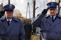 Policjanci z Mikołowa na cmentarzu w Ornontowicach