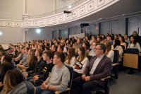 Na zdjęciu: uczniowie szkół średnich powiatu mikołowskiego podczas konferencji  w Łaziskach Górnych