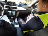 na zdjęciu: policjanci podczas jazdy na DK 81