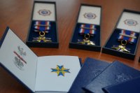 odznaczenia Krzyż Zasługi rozdawane policjantom na Święto Policji 2020
