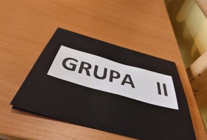 położna na biurku kartka: GRUPA II